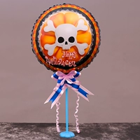 Круглый смертный стол черепа плавает