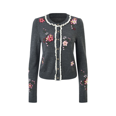 格雷系穿搭-浮雕绣花针织开衫