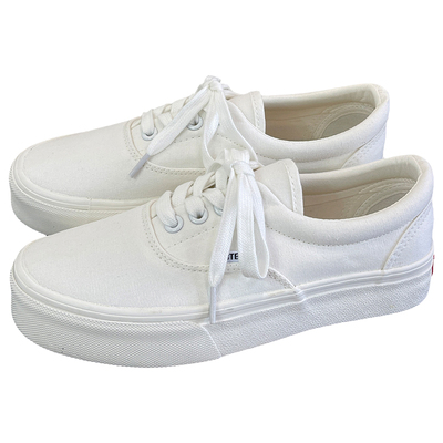 白色低帮情侣港风休闲时尚帆布鞋