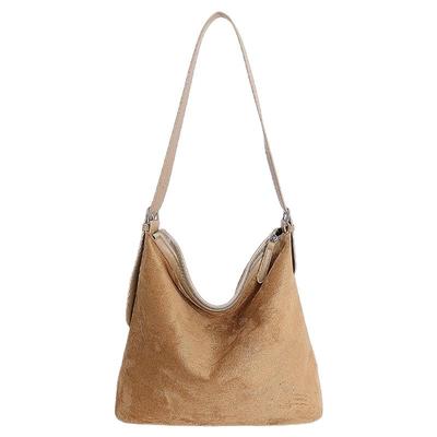 今年流行磨砂复古托特包