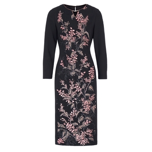 马天奴2025秋冬新款黑底粉花圆领长袖刺绣连衣裙子修身法式气质女