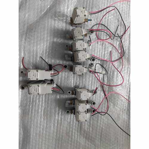 询价下单SMC电磁阀VX210ESXB有2个，VX210EAXNB有
