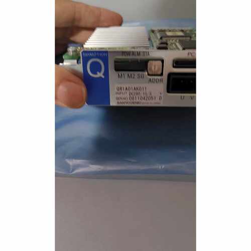 议价川崎机器人QR1A01AK011PRS4998B实物维修