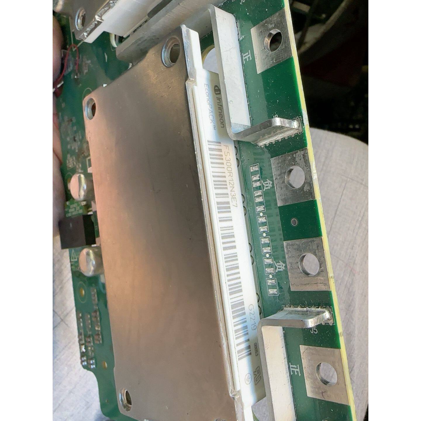 议价-FS300R12N3E7英飞凌2个。品相如图。价格,可以