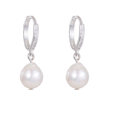 水滴形巴洛克天然淡水珍珠耳饰