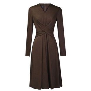 2026早春新款V领长袖大摆连衣裙女装收腰显瘦气质赫本风中长裙