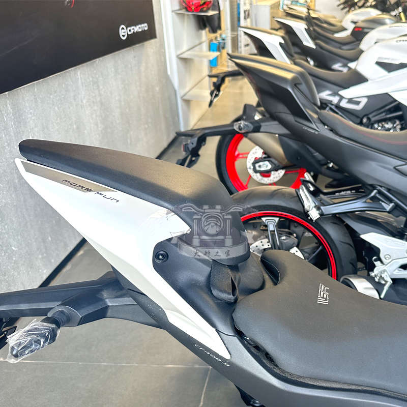 CFMOTO春风450sr后尾罩 原厂后尾灯后座护板25款护罩尾翼 srs外壳