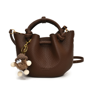 今年流行爆款包包女2025新款秋冬季复古百搭斜挎包精致迷你小拎包