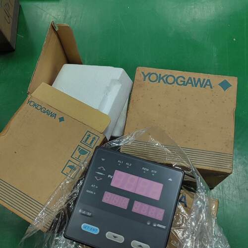 【请询价】横河YOKOGAWA温度控制器UT38，带包装，盒子
