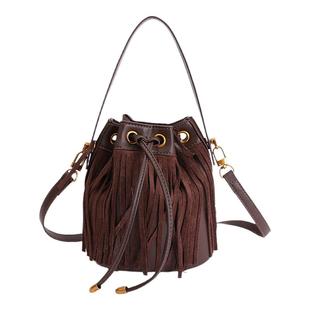 独特小众流苏包包女2026新款时尚百搭斜挎包精致超火手提包水桶包