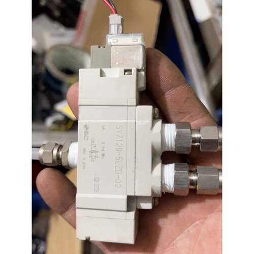 原装电磁阀SY7120-5LZD-02，几乎全新，气动—议价