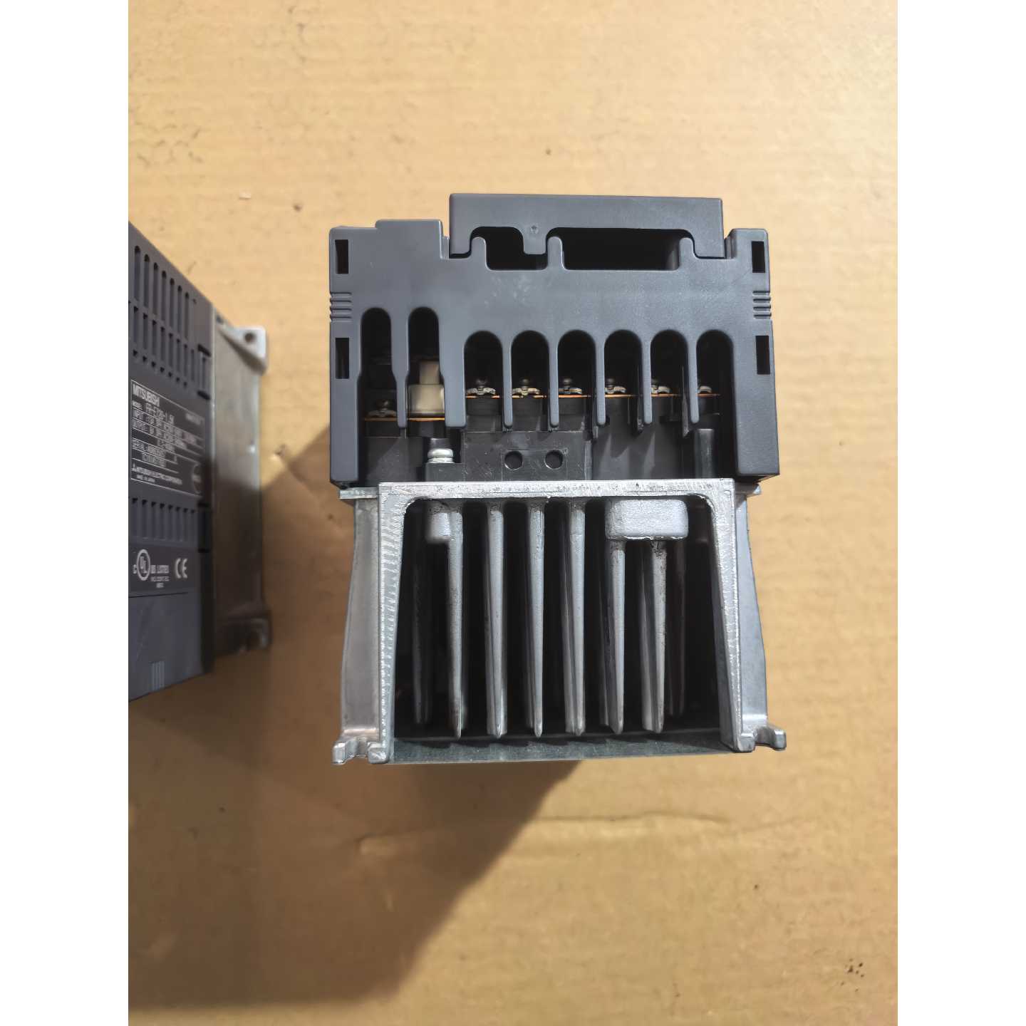 议价三菱变频器220V-1.5KW