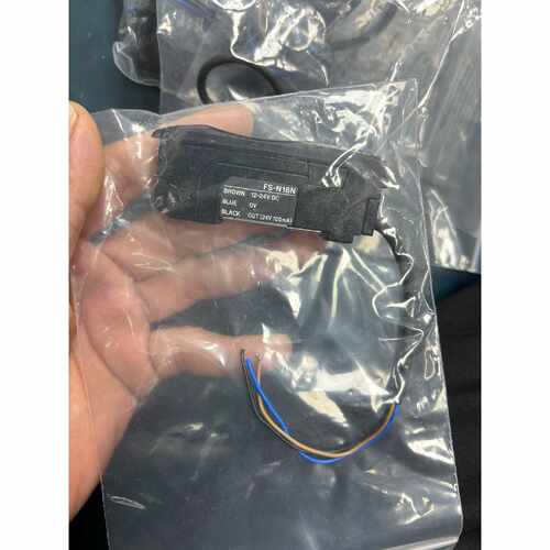 溢价-基恩士FS-N18N光纤放大器，件，成色还可以，有点使用