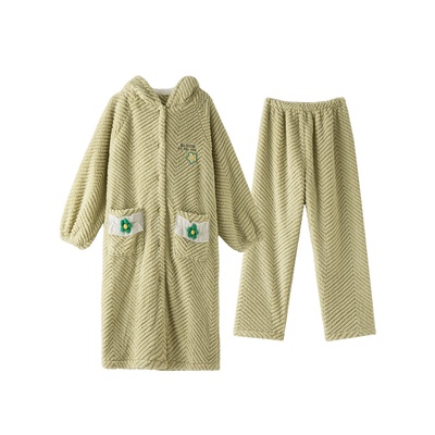 绿睡袍慵懒过冬软萌女孩必入！