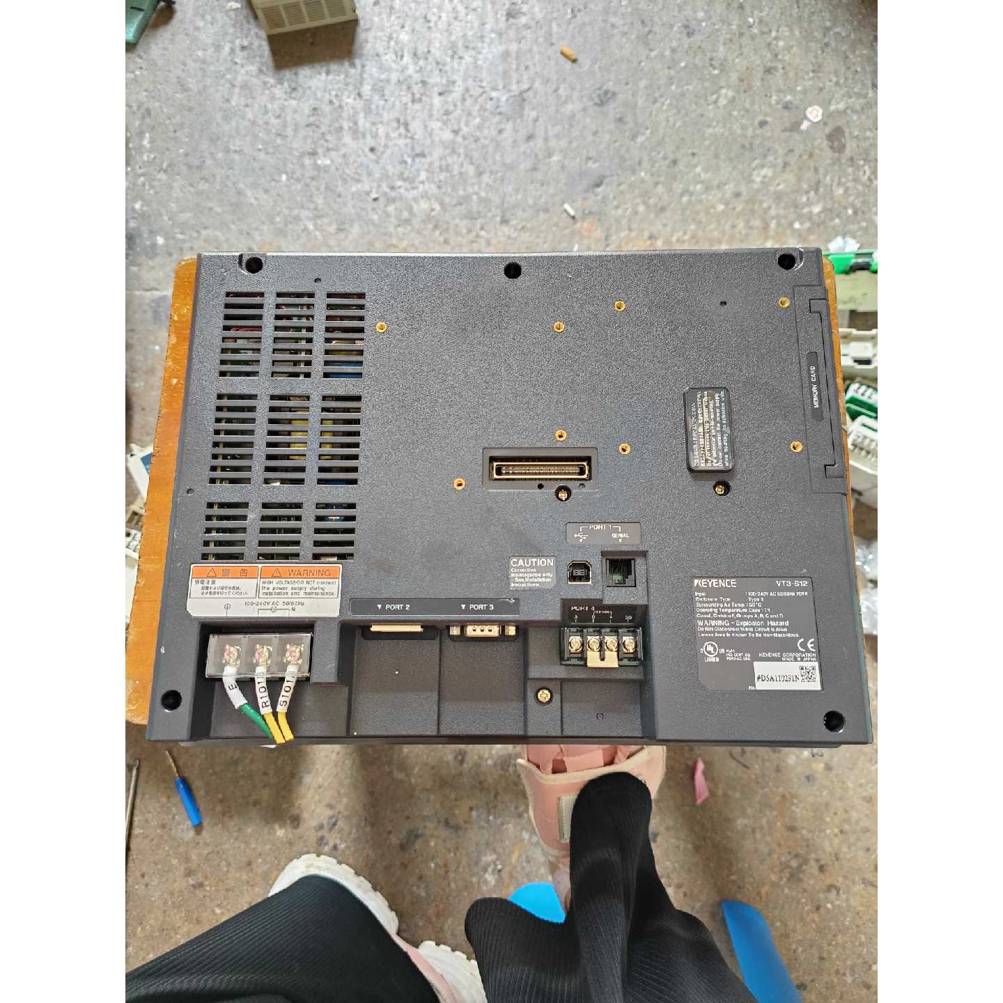 基恩士触摸屏VT3S12实物图
