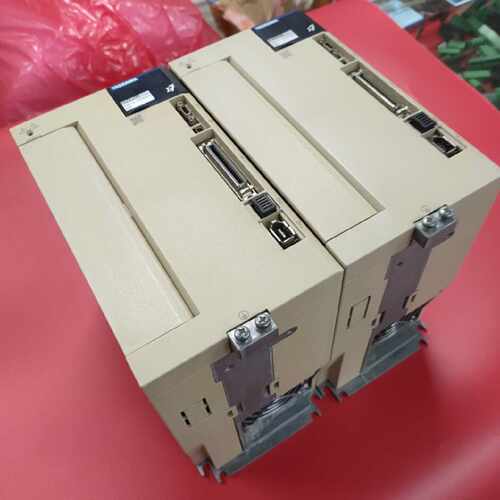 议价SGD7S-200A00A002/SGD7S-180A00A002安川伺服驱动器很新包好