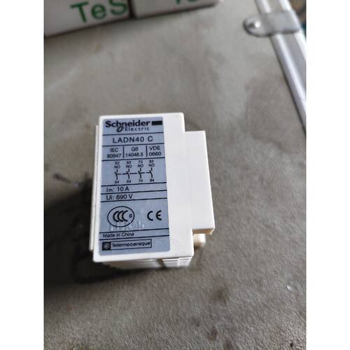 询价下单全新施耐德辅助触头模块LADN40C，原装正品，带原包装盒