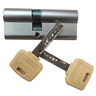 北京上门换锁修锁换防盗门锁B级C级蛇型锁指纹锁户门锁上门服务