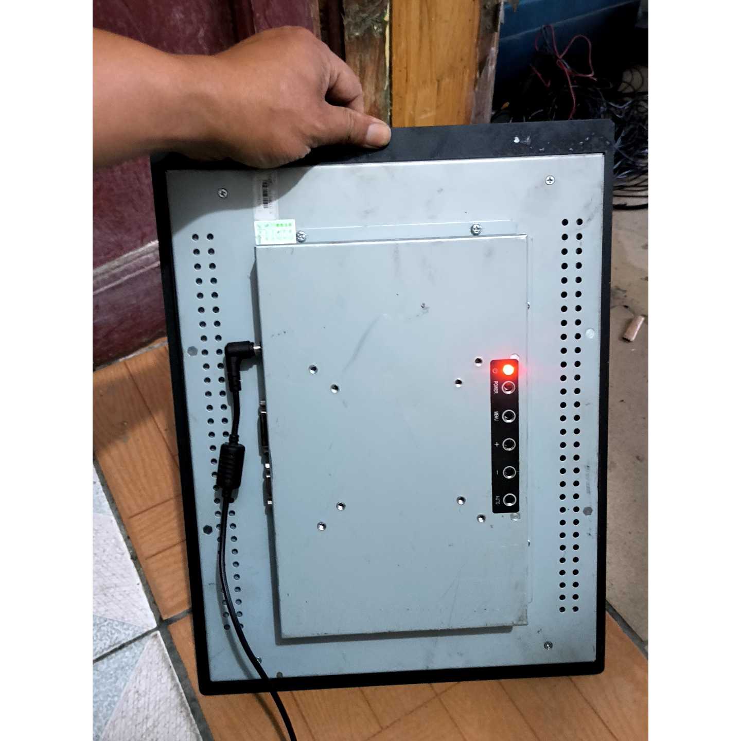 议价二手工业显示器,不太懂可能是工控触摸屏,15寸大,带VGA