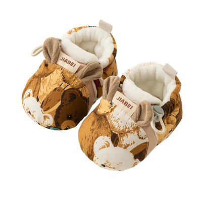 秋冬婴儿宝宝软底防掉布鞋
