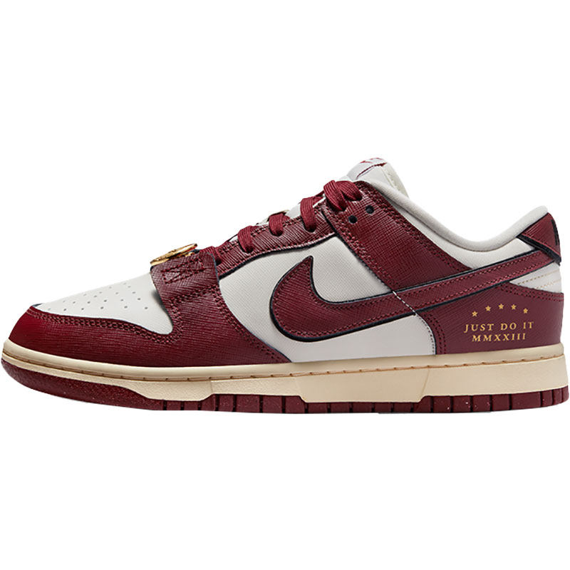 Nike/耐克正品DUNK LOW SE女子复古金属扣酒红色板鞋DV1160-101
