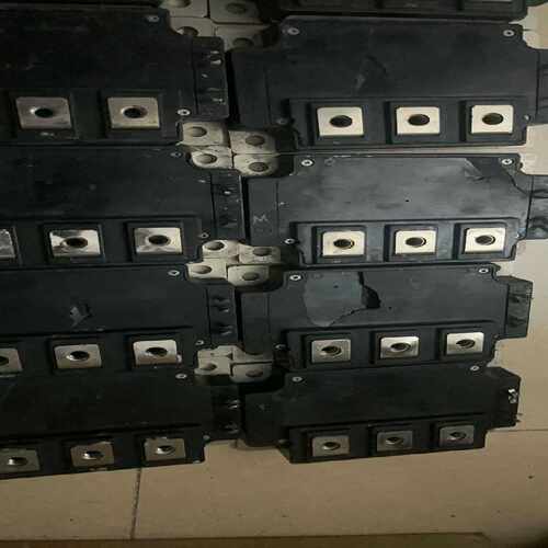 询CM300DU-24F 模块盖子有点破损