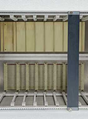 DEIF Delomatic 4 DGU 0003 Steuersystem Rack Sub-Rack Chassis