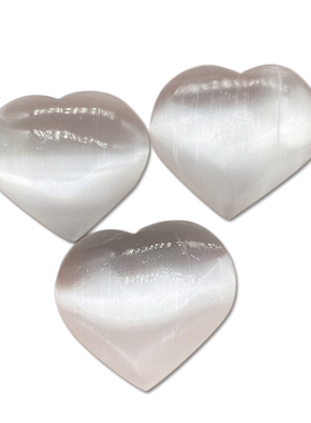 天然水晶透石膏摩洛哥爱心摆件