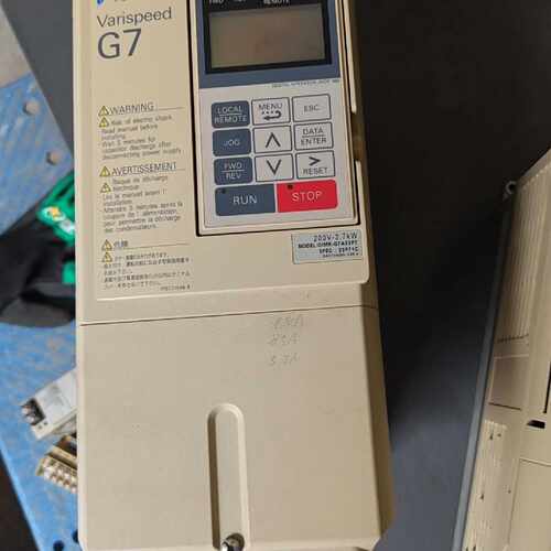 溢价-CIMR-G7A23P7安川G7变频器 3.7KW有1台