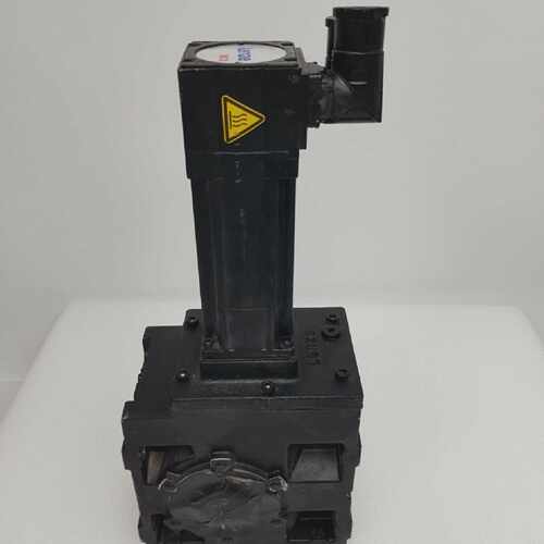 LENZE MOTOR MCS 06I41-RS0B0-Z0C0-ST6S00N-R0SU W/ GEAR GSS04-