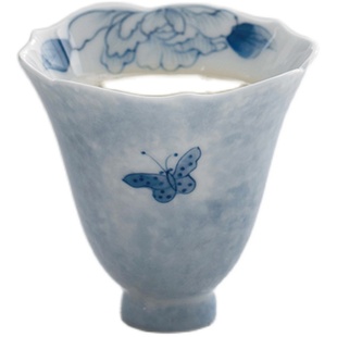 叁旬手绘蝶恋花茶杯闻香主人杯陶瓷家用单杯个人专用花瓣品茗杯子