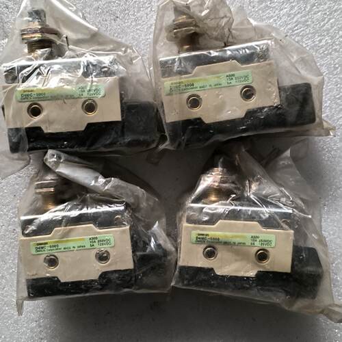 议价全新欧姆龙D4MC5000行程开关维修