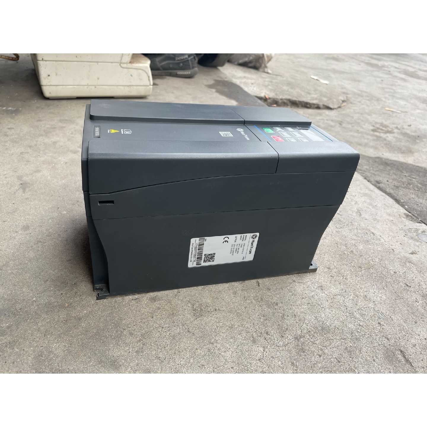 议价华远变频器Z1004T0150K380V15KW维修图片