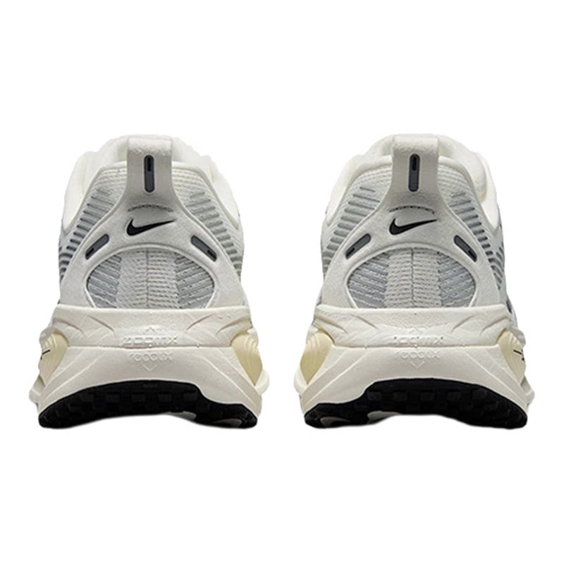 NIKE耐克女子VOMERO 18公路运动迈柔18厚底缓震跑步鞋HM6804-101