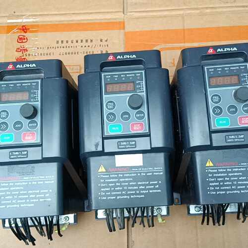 阿尔法6000E变频器380v750W，1.5KW。外观完整