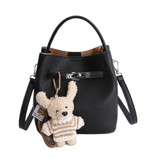 超火上班小拎包包女新款2026高级感时尚百搭单肩包斜挎子母水桶包