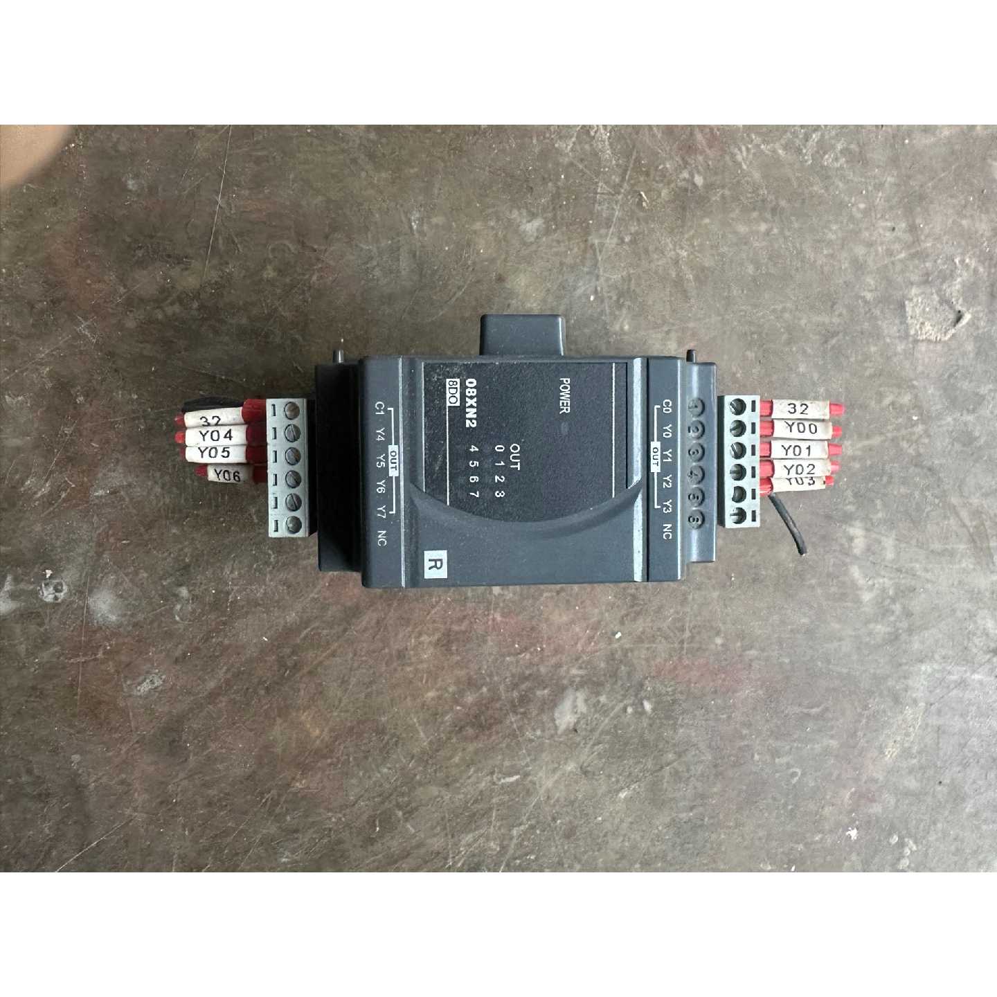 询价-台达PLC扩展模块DVP08XN211R成色实物图，