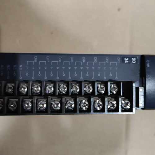 议价（可议价）富士NP1AXH8I-MR模拟量输入模块 成色如图 实物拍
