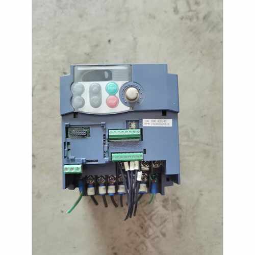 在线议价富士变频器，0.4kw，功能包好成色如图
