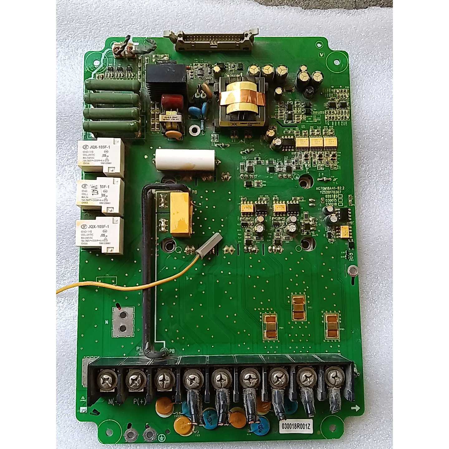询价伟创AC70M18A41-B2.2变频器驱动板 件 成色图片