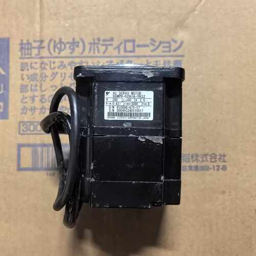 溢价-安川伺服电机SGMPH-02A1A-YR32，200W功率，