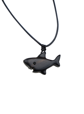 隐山手作檀木鲨鱼吊坠手工制作