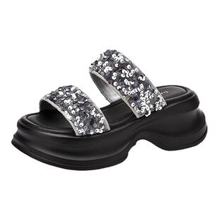 达芙妮厚底外传拖鞋女生新款亮片小众设计露趾一字凉拖显高休闲鞋