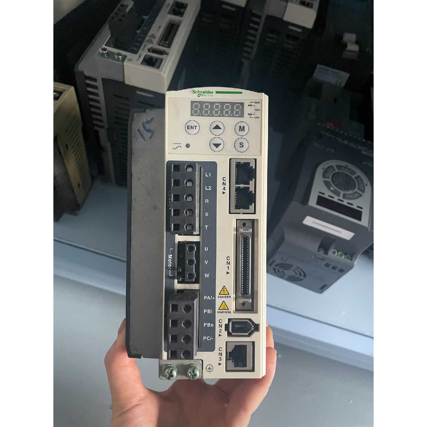〔议价-可维修〕施耐德LXM23AU10M3X伺服驱动器 额定功率1KW 二