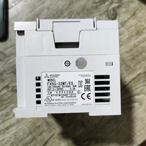 议价FX5U-32MT/ES，成色漂亮 ，功能包好。