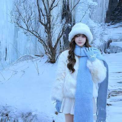 东北哈尔滨防寒装备加厚蓝色围巾长白山雪乡旅游穿搭围脖手套帽子