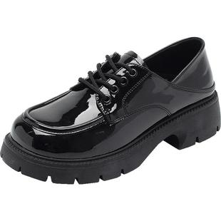 达芙妮黑色小皮鞋女2026春季新款厚底加绒亮面英伦乐福鞋软底单鞋