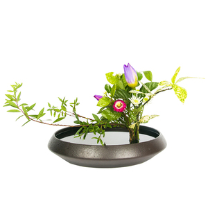 极简的花器才是经典的