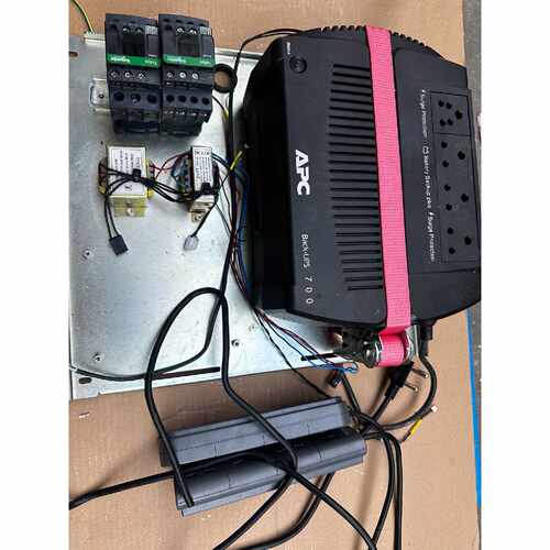 询价UPS电源APC 700 BE700Y-IND 实物图拍摄