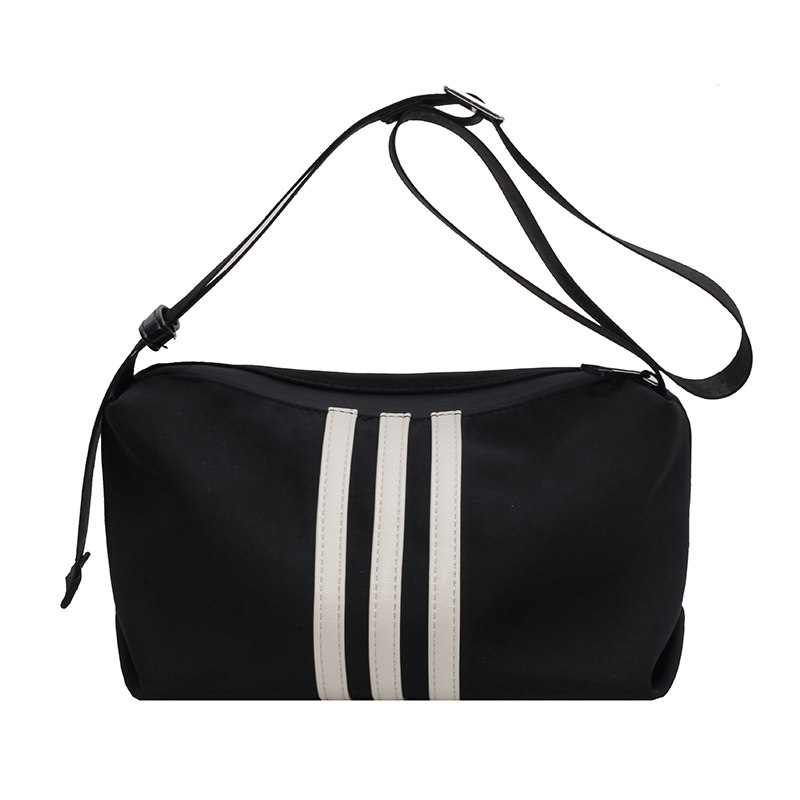 今年流行小包包女2026新款春夏时尚休闲单肩小众设计三条杠斜挎包